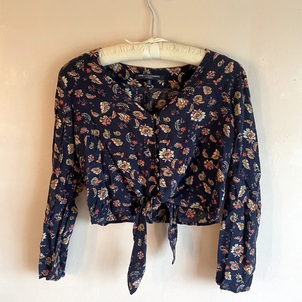 Long sleeved knotted blouse